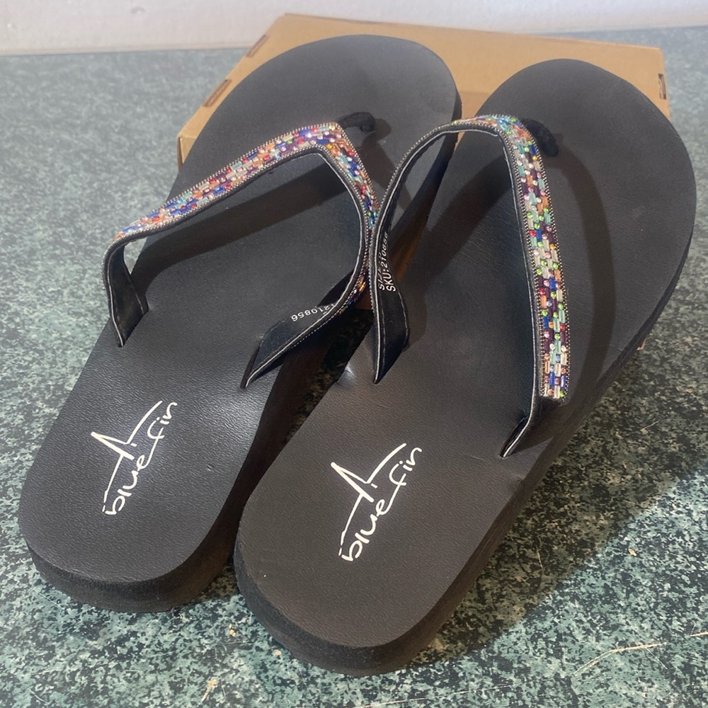 bluefin Black-Beaded Flip Flop Thong Sandals a women’s size 9